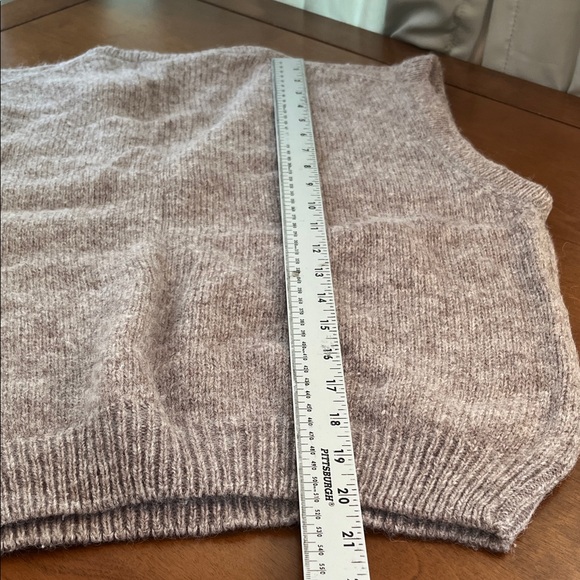 JG Hook Shetland Wool Men's Sweater Vest with Embroidered Ducks - Picture 5 of 5